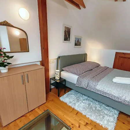 Frida Old Town With Private Parking *